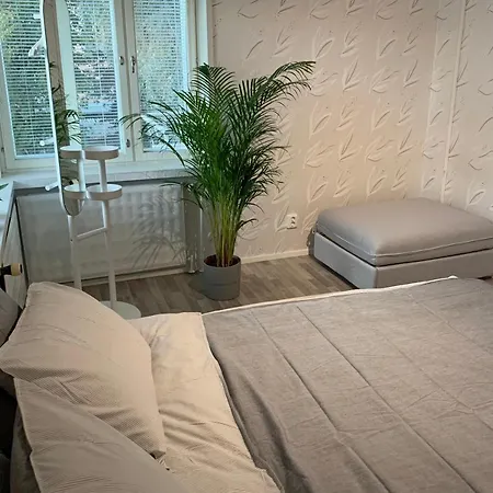 Viihtyisa, Puhdas 2h+k, Pikkukoti Keskustassa ホテル *